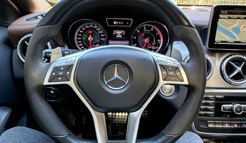 
								MERCEDES-BENZ GLA 45 AMG cheio									