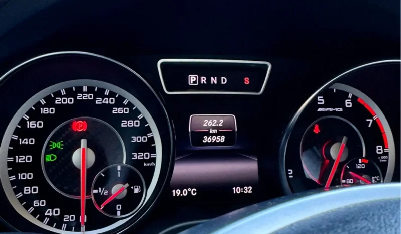 
								MERCEDES-BENZ GLA 45 AMG cheio									