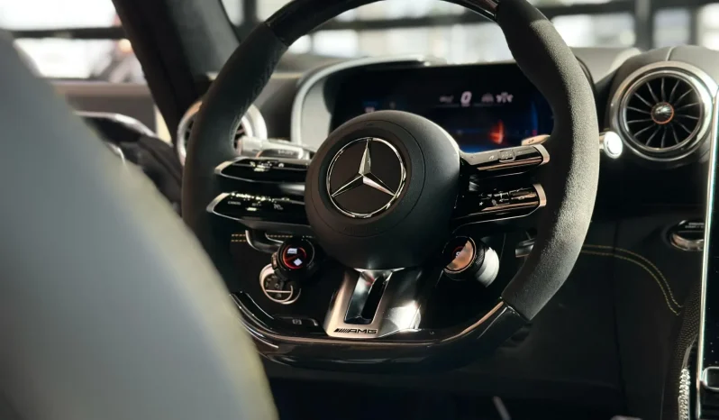 
								MERCEDES-BENZ AMG GT 63 cheio									