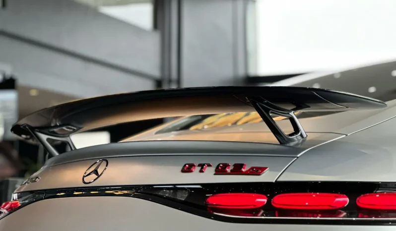 
								MERCEDES-BENZ AMG GT 63 cheio									