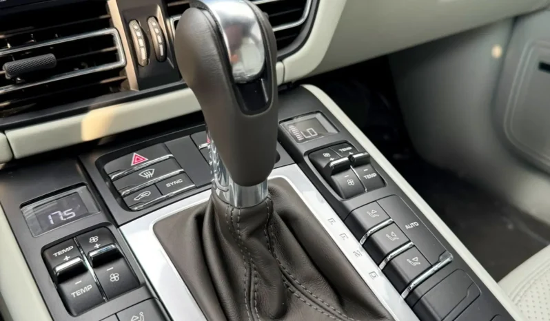 
								PORSCHE MACAN cheio									