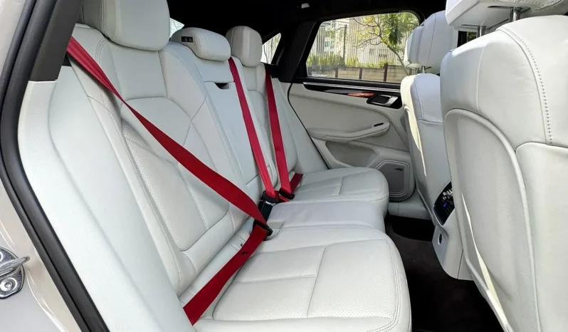 
								PORSCHE MACAN cheio									