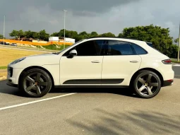 
										PORSCHE MACAN cheio									