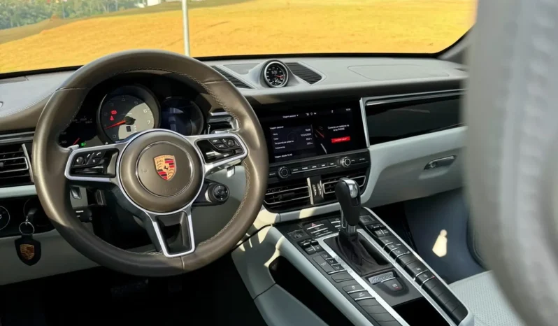 
								PORSCHE MACAN cheio									