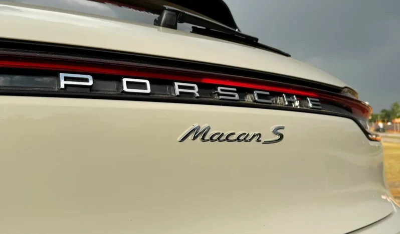 
								PORSCHE MACAN cheio									