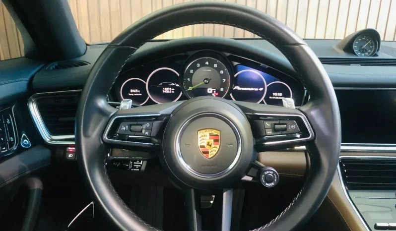 
								PORSCHE PANAMERA cheio									