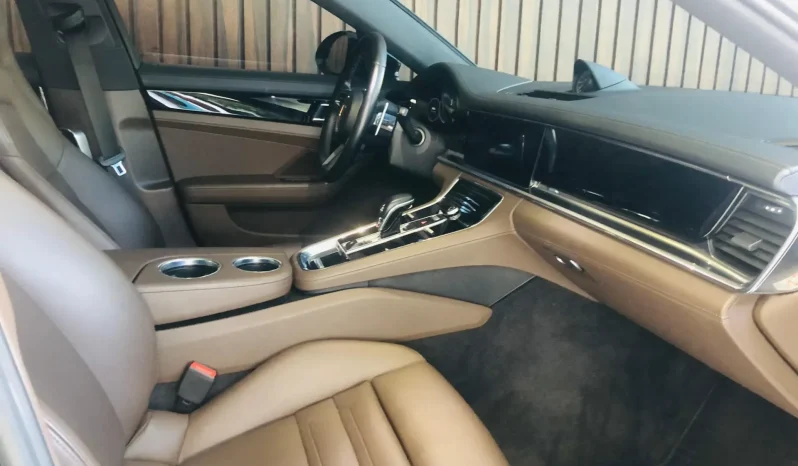 
								PORSCHE PANAMERA cheio									