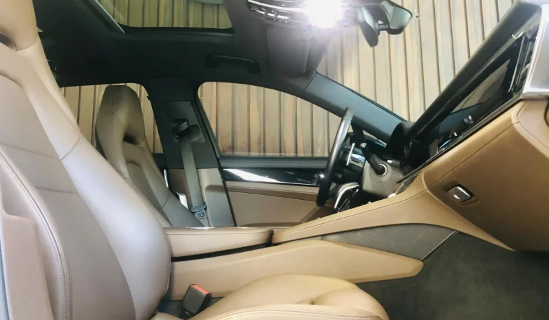 
								PORSCHE PANAMERA cheio									