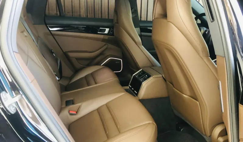 
								PORSCHE PANAMERA cheio									