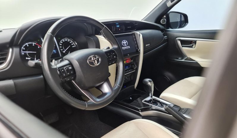 
								TOYOTA HILUX SW4 cheio									