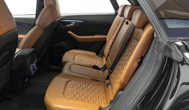 
								AUDI RS Q8 cheio									
