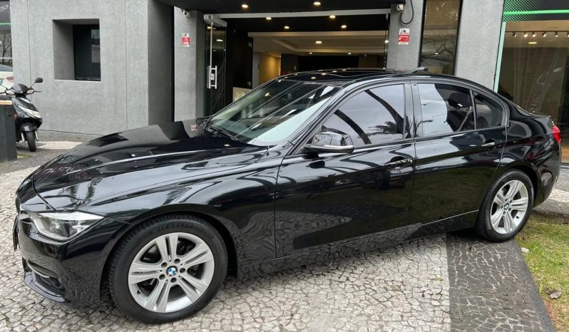 
								BMW 320i cheio									