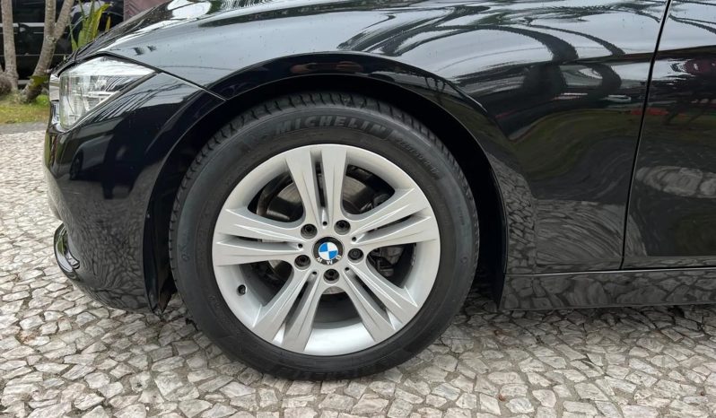 
								BMW 320i cheio									