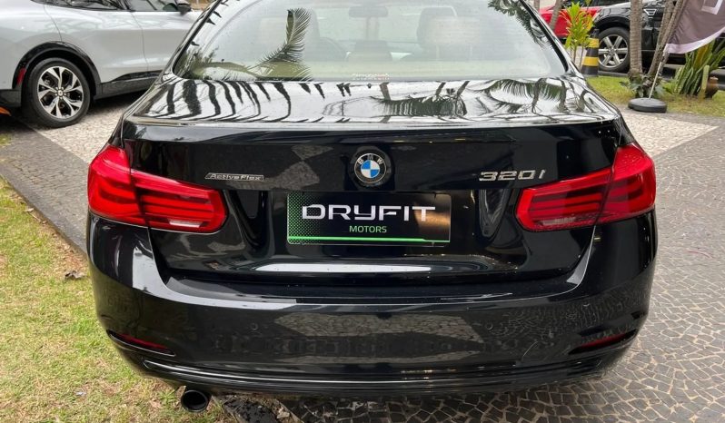 
								BMW 320i cheio									
