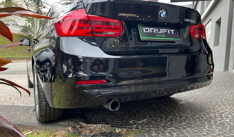 
								BMW 320i cheio									