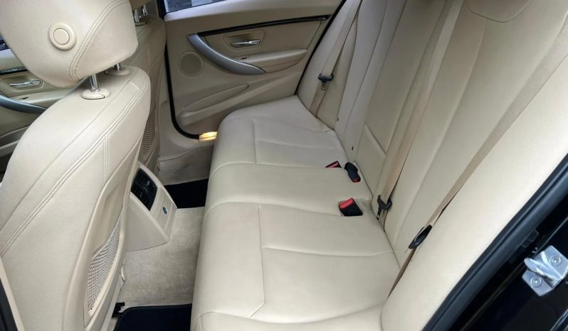 
								BMW 320i cheio									