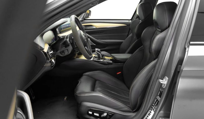 
								BMW M5 cheio									