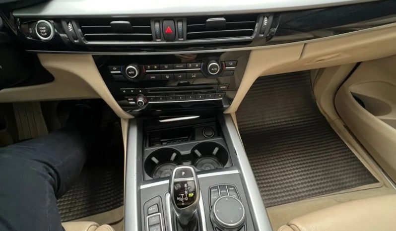
								BMW X5 cheio									