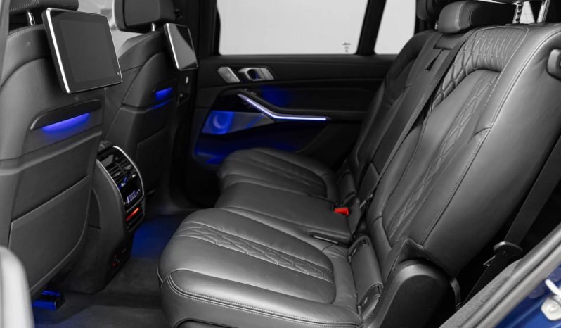 
								BMW X7 cheio									
