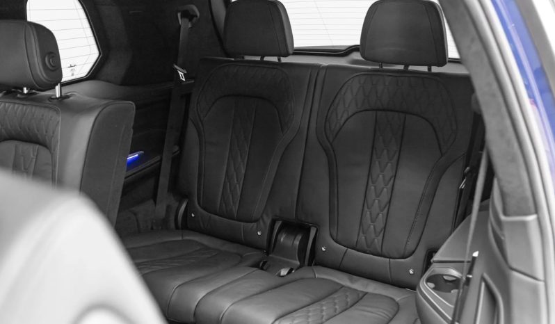 
								BMW X7 cheio									