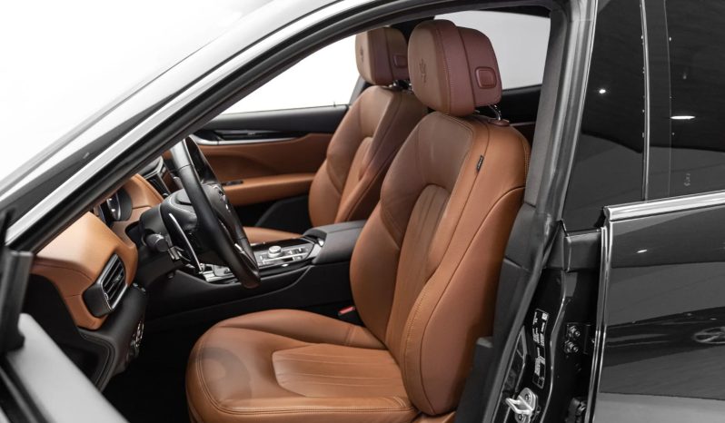
								MASERATI LEVANTE cheio									