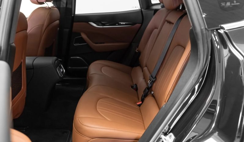 
								MASERATI LEVANTE cheio									