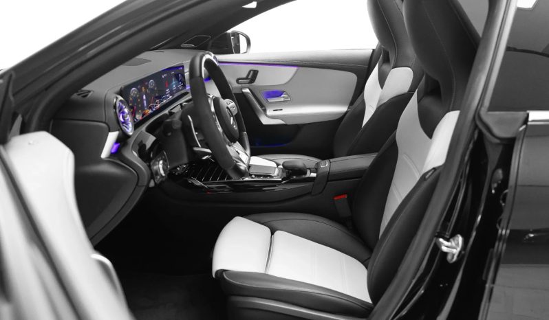 
								MERCEDES-BENZ CLA 45 AMG cheio									