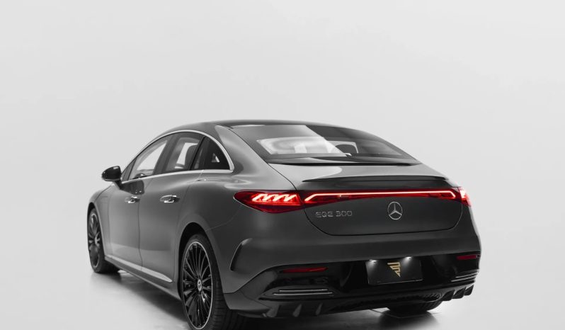 
								MERCEDES-BENZ EQE 300 cheio									