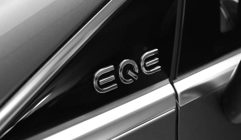 
								MERCEDES-BENZ EQE 300 cheio									