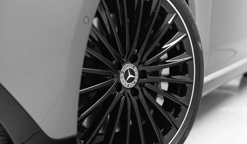 
								MERCEDES-BENZ EQE 300 cheio									