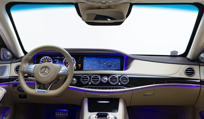 
								MERCEDES-BENZ S 63 AMG cheio									