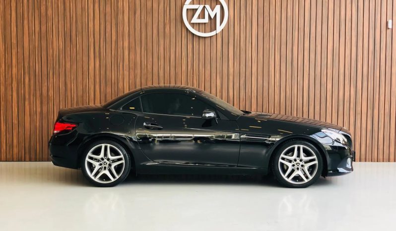 
								MERCEDES-BENZ SLC 300 cheio									