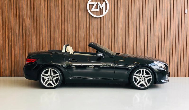 
								MERCEDES-BENZ SLC 300 cheio									