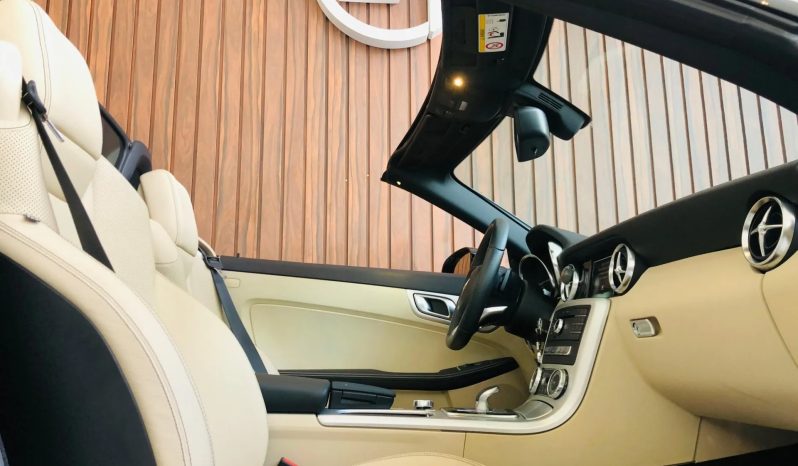 
								MERCEDES-BENZ SLC 300 cheio									