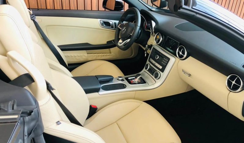 
								MERCEDES-BENZ SLC 300 cheio									