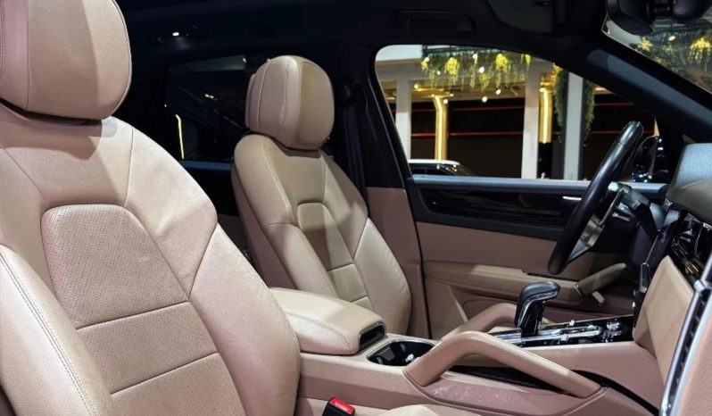 
								PORSCHE CAYENNE cheio									