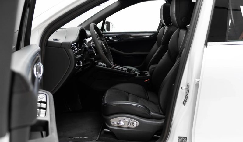 
								PORSCHE MACAN cheio									