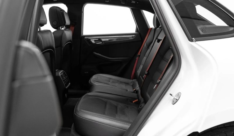
								PORSCHE MACAN cheio									
