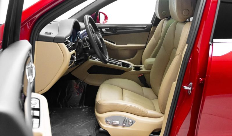 
								PORSCHE MACAN cheio									