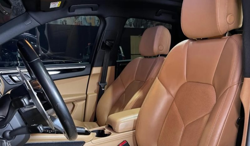 
								PORSCHE MACAN cheio									
