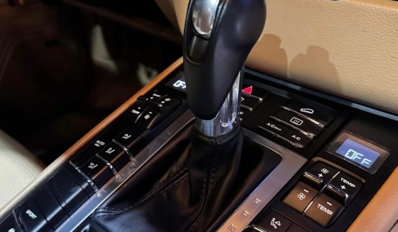 
								PORSCHE MACAN cheio									