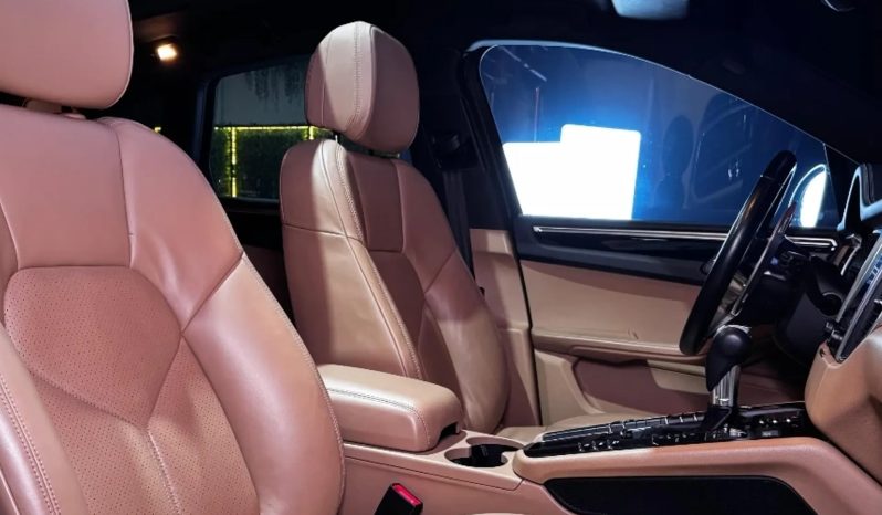 
								PORSCHE MACAN cheio									