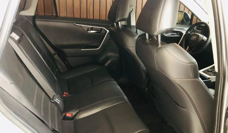 
								TOYOTA RAV4 cheio									