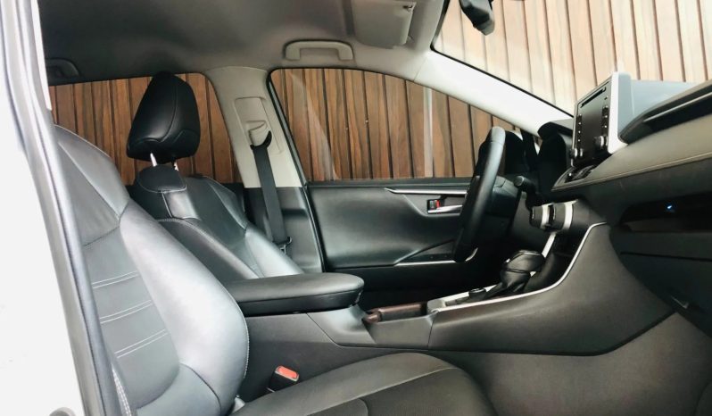 
								TOYOTA RAV4 cheio									