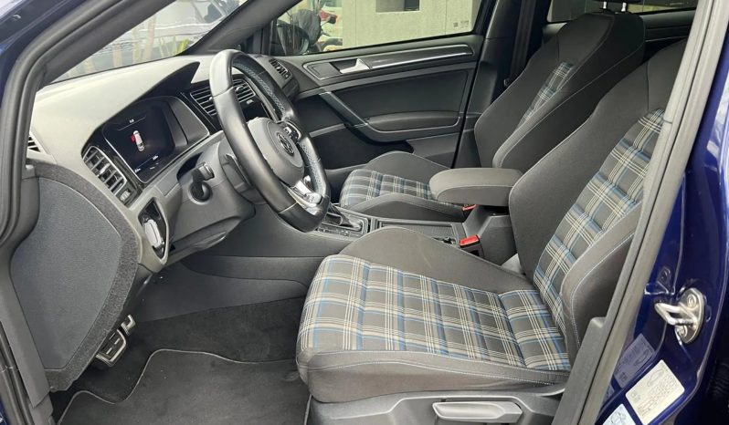 
								VOLKSWAGEN GOLF cheio									