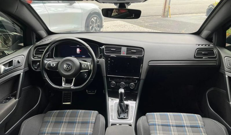 
								VOLKSWAGEN GOLF cheio									