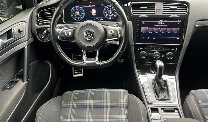 
								VOLKSWAGEN GOLF cheio									