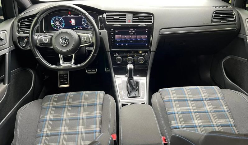 
								VOLKSWAGEN GOLF cheio									
