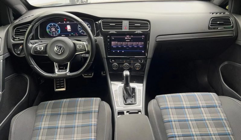 
								VOLKSWAGEN GOLF cheio									