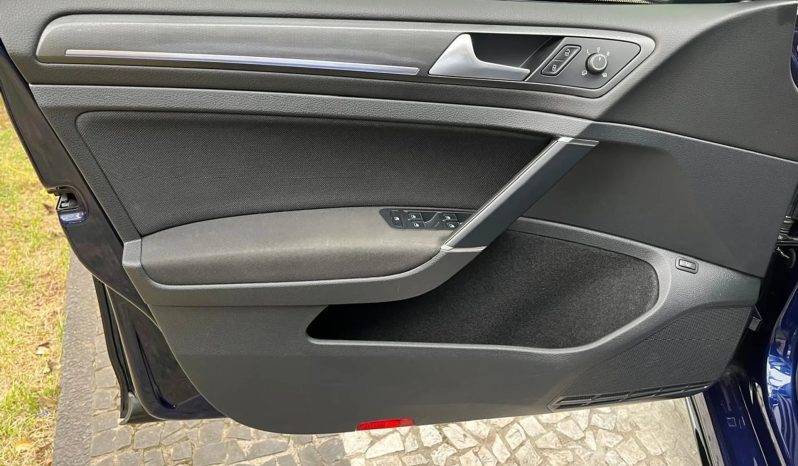 
								VOLKSWAGEN GOLF cheio									